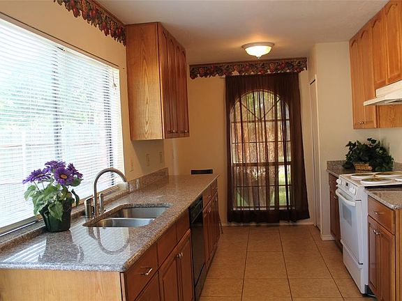 2nd image of 1401 Coffeyville Trl