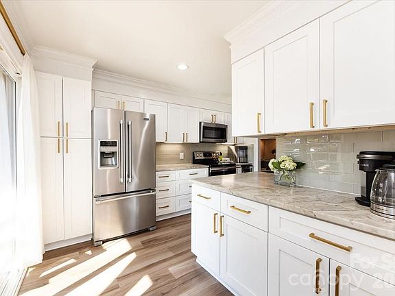 3rd image of 5801 Sharon Rd APT M