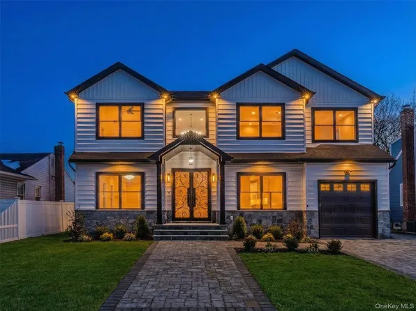 3860 Hudson Avenue, Seaford, NY 11783