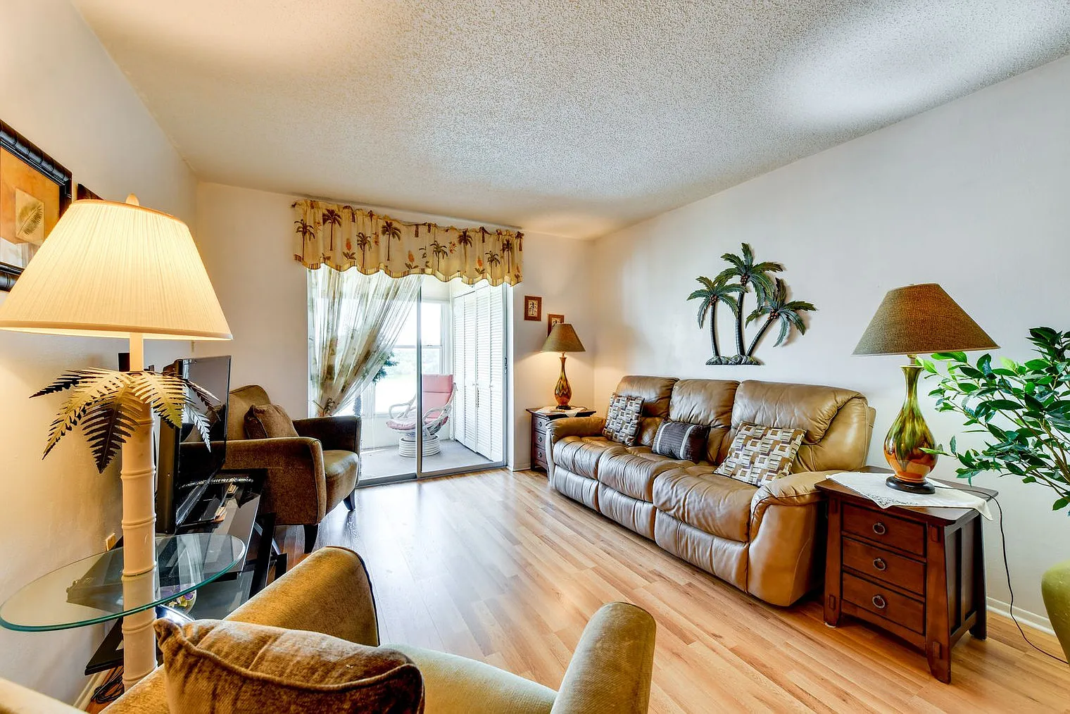 2 bed, 1.0 bath, 957 sqft, $2,806 — Photo 1