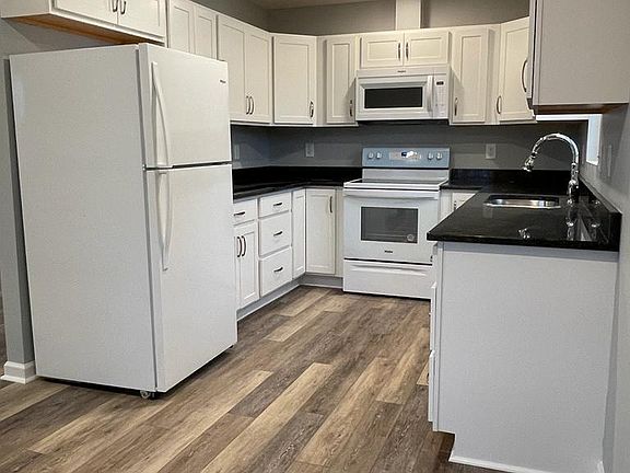 4th image of 220 Baxter St