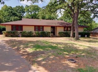 1424 Oak Hills Dr, Graham, TX 76450