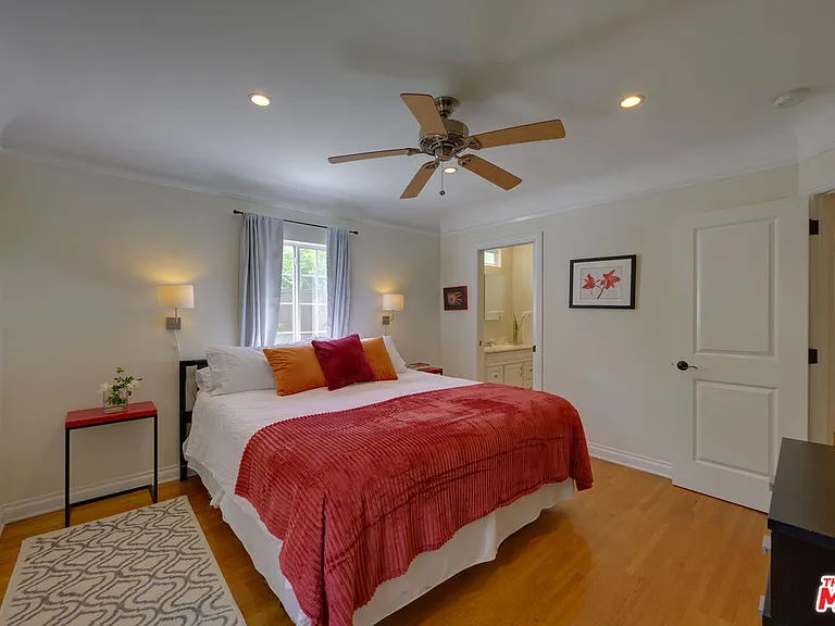 8704 Ashcroft Ave — Photo 15