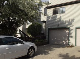 657 Westwinds Dr, Iowa City, IA 52246