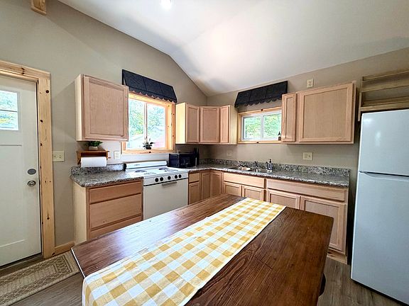 5th image of 412 Kenwood Ave