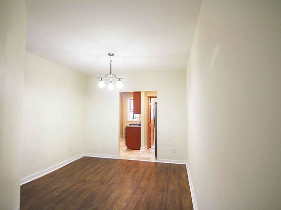 4th image of 527 40th St APT 1L