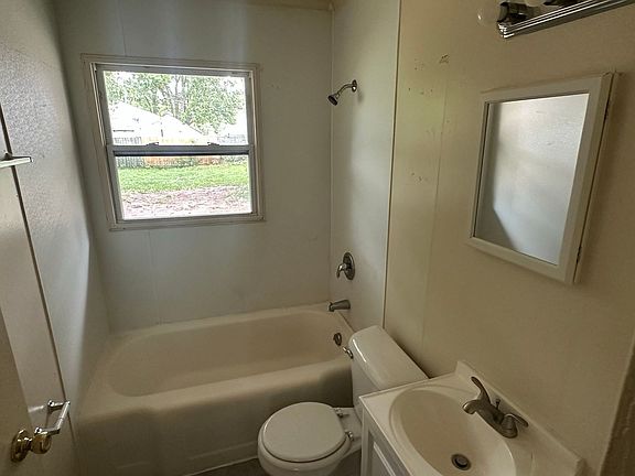 3rd image of 2820 W Carmen Ave APT 4