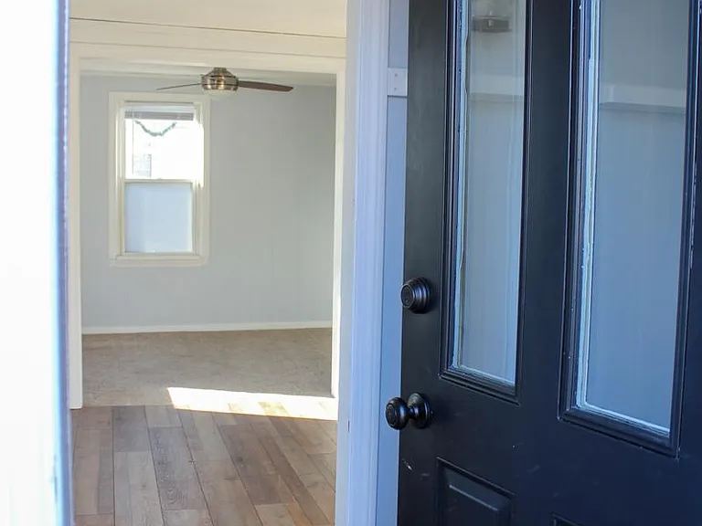 6 Ryan Ave — Photo 3