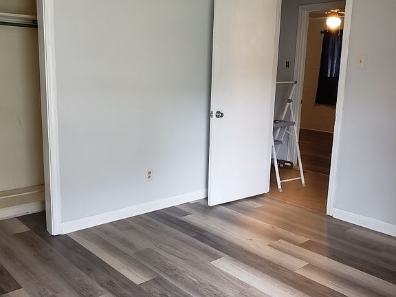 4th image of 4359 Montclair Cir E