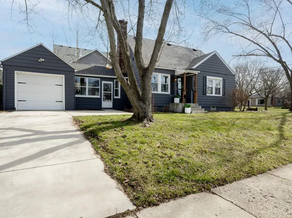 1160 Lake Grove Ave SE, East Grand Rapids, MI 49506
