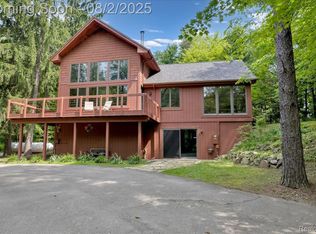 2316 Noble Rd, Oxford, MI 48370