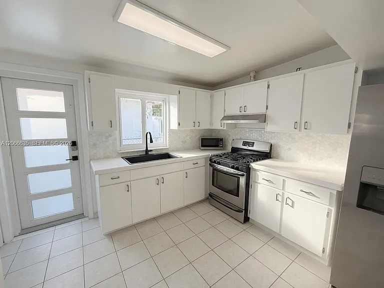 5911 SW 6th St #2 — Photo 3