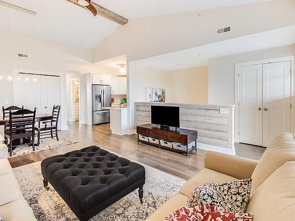 5th image of 2005 Celadon Dr NE Suite 20