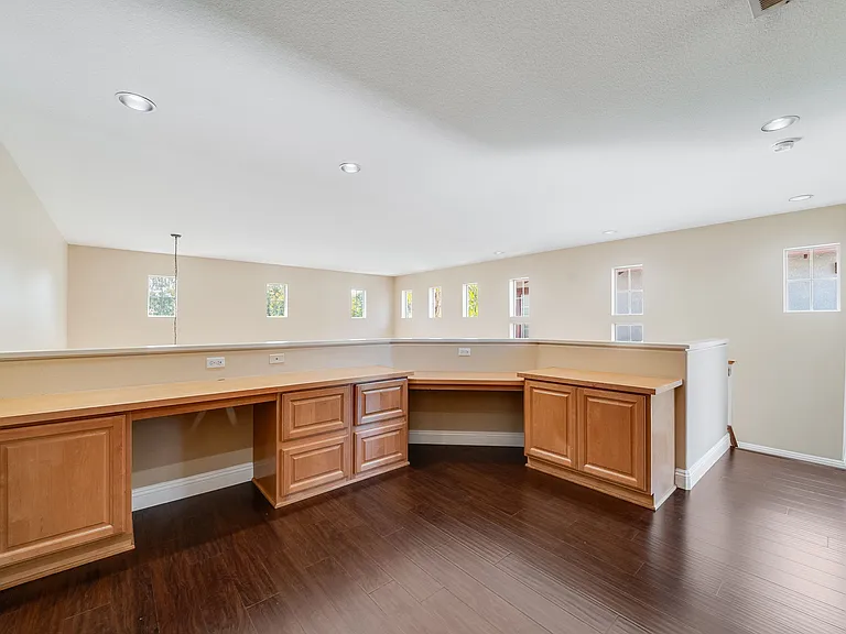 11761 Fricker Ave — Photo 14