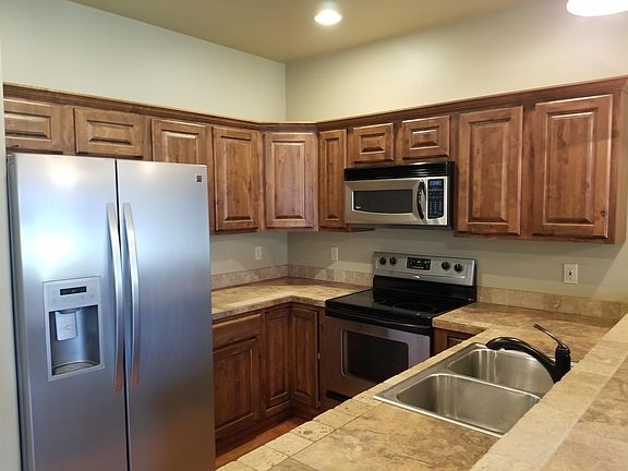 4th image of 916D Saxon Way #916D