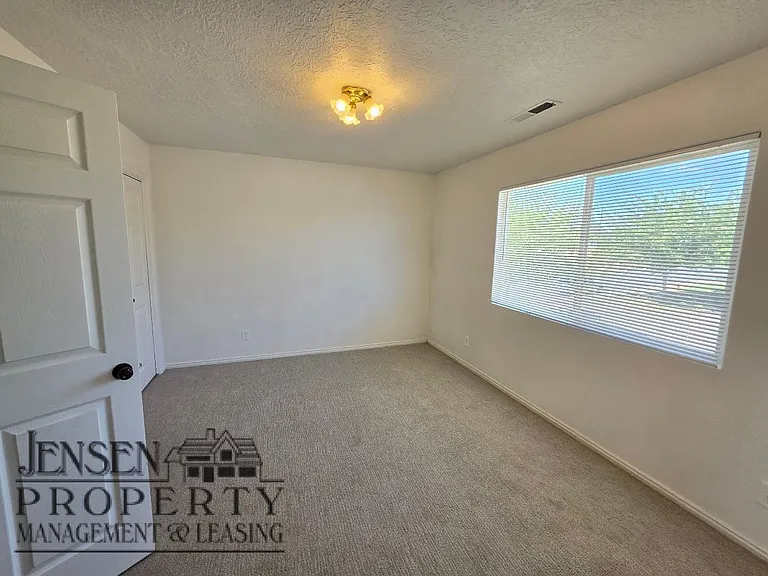 1047 S 460 E #3 — Photo 12