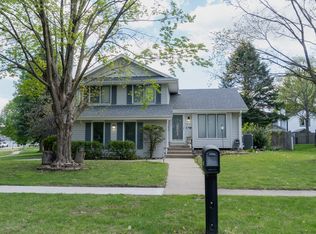 4600 Bel Aire Rd, Des Moines, IA 50310