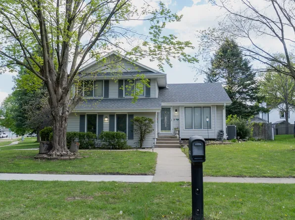 4600 Bel Aire Rd, Des Moines, IA 50310