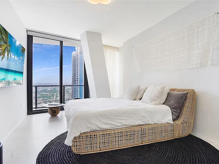 1000 Biscayne Blvd #4401 — Photo 19