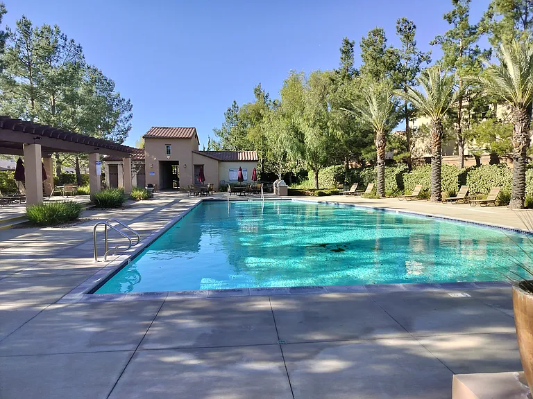 1423 Silverberry Ln — Photo 17