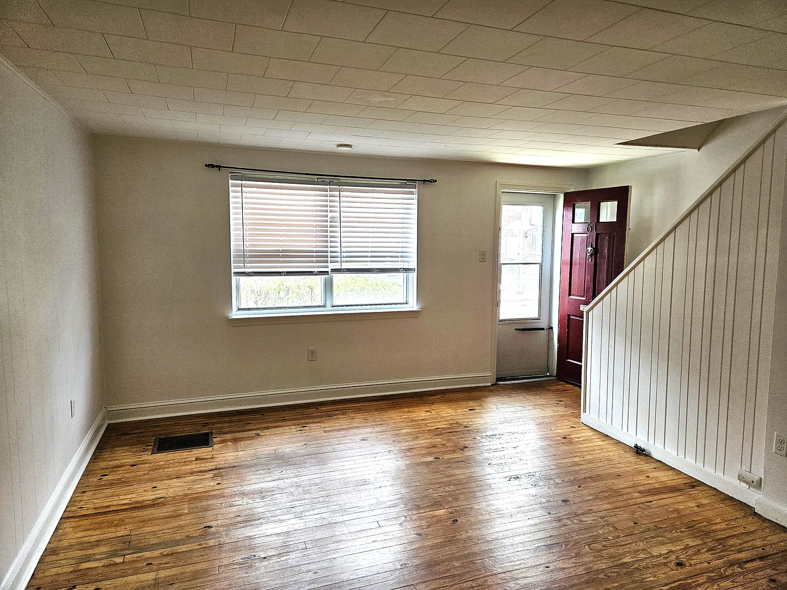 3 bed, 952 sqft, $1,500 — Photo 3