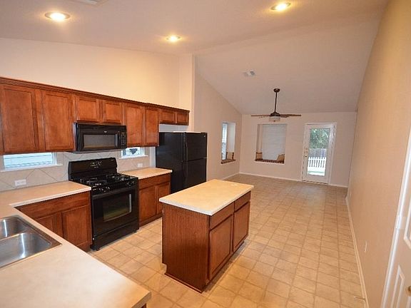 4th image of 406 Bandstand Ln