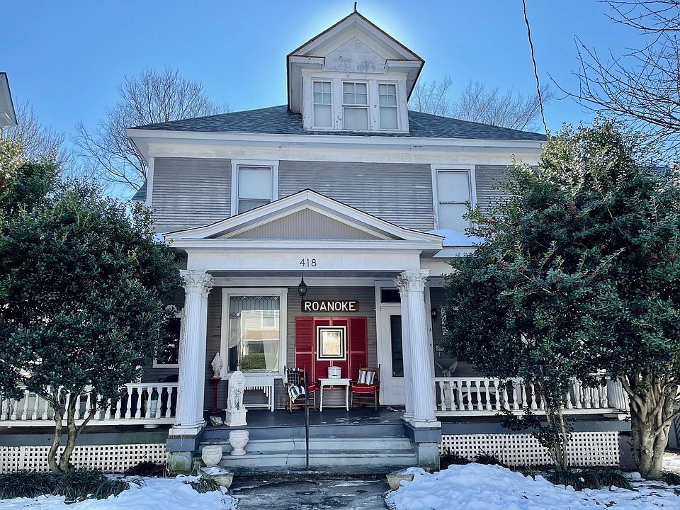 418 Washington Ave SW! APARTMENT #B IS THE ENTIRE SECOND FLOOR IN A TWO UNIT BUILDING! Highland Park and Highland Park Dog Park around the Corner! In Unit Washer/Dryer! Shared Fenced In Backyard! Home to be Painted in Coming Months!