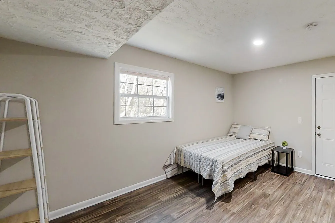 4 bed, 4.0 bath, 1950 sqft, $689 — Photo 2
