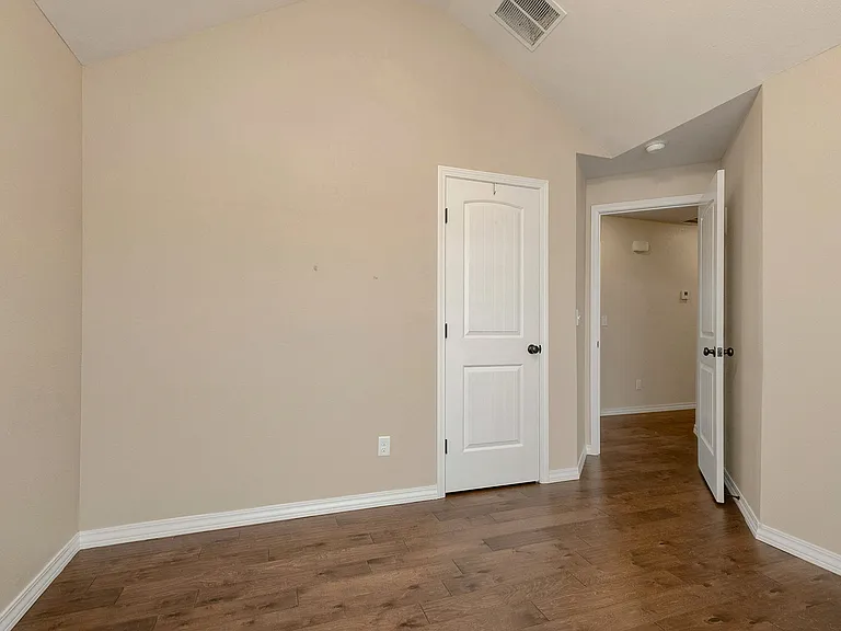 1053 S Christopher Ave — Photo 12