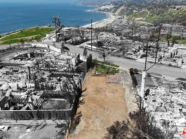 320 Mount Holyoke Ave, Pacific Palisades, CA 90272