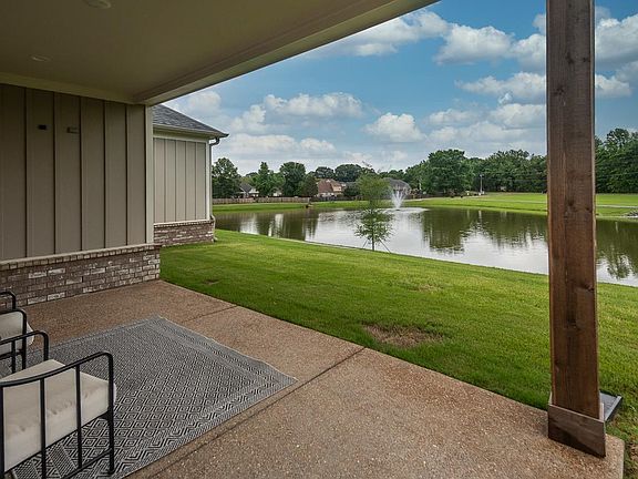 5th image of 90 Highland Park Dr