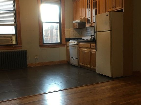 4th image of 315 E Houston St APT 2