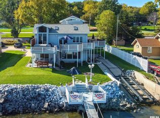 22867 Great River Rd, Le Claire, IA 52753