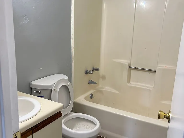 300 Carriage Ln — Photo 16
