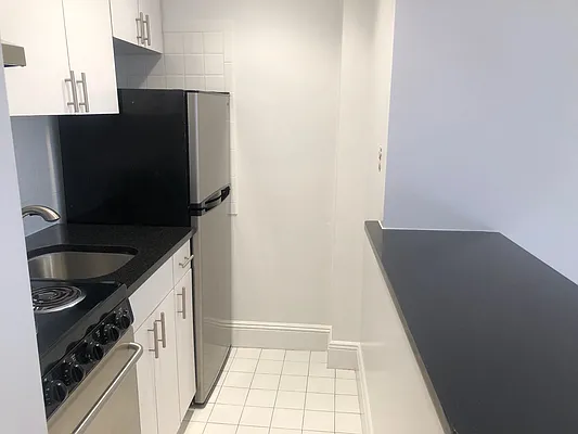 Rented by Metropolis Real Estate of Manhattan | media 23