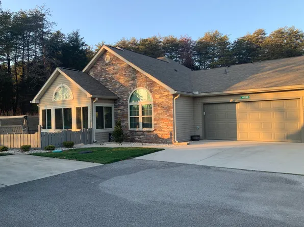 422 Deer Lake Pl, Bronston, KY 42518