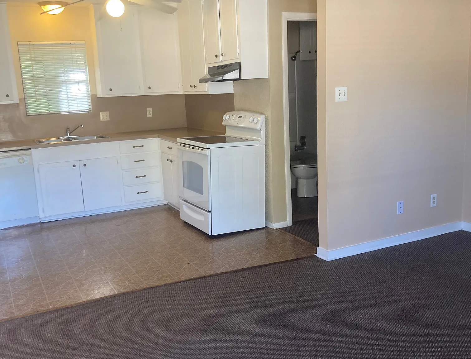 505 W 3rd St — Photo 4