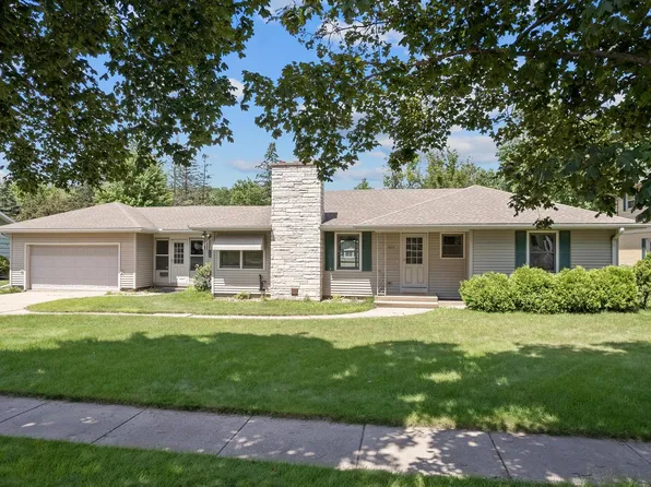 925 6th St, Reedsburg, WI 53959