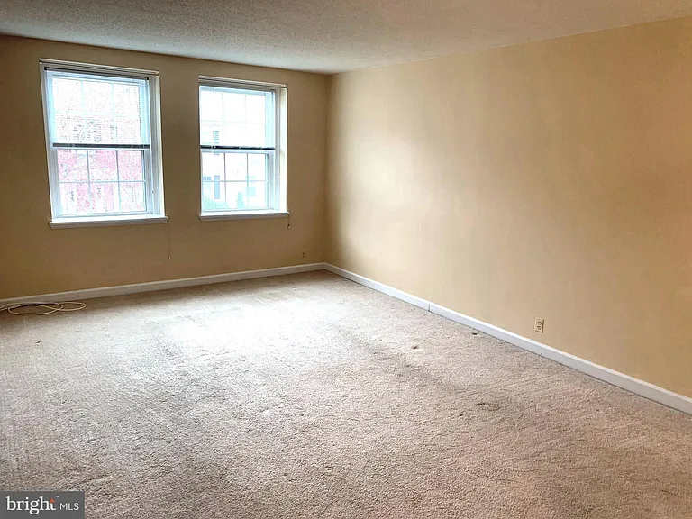 3007 S Buchanan St #B2 — Photo 3