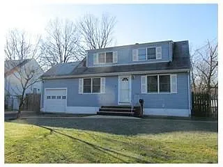 13 Lois Ave photo 1