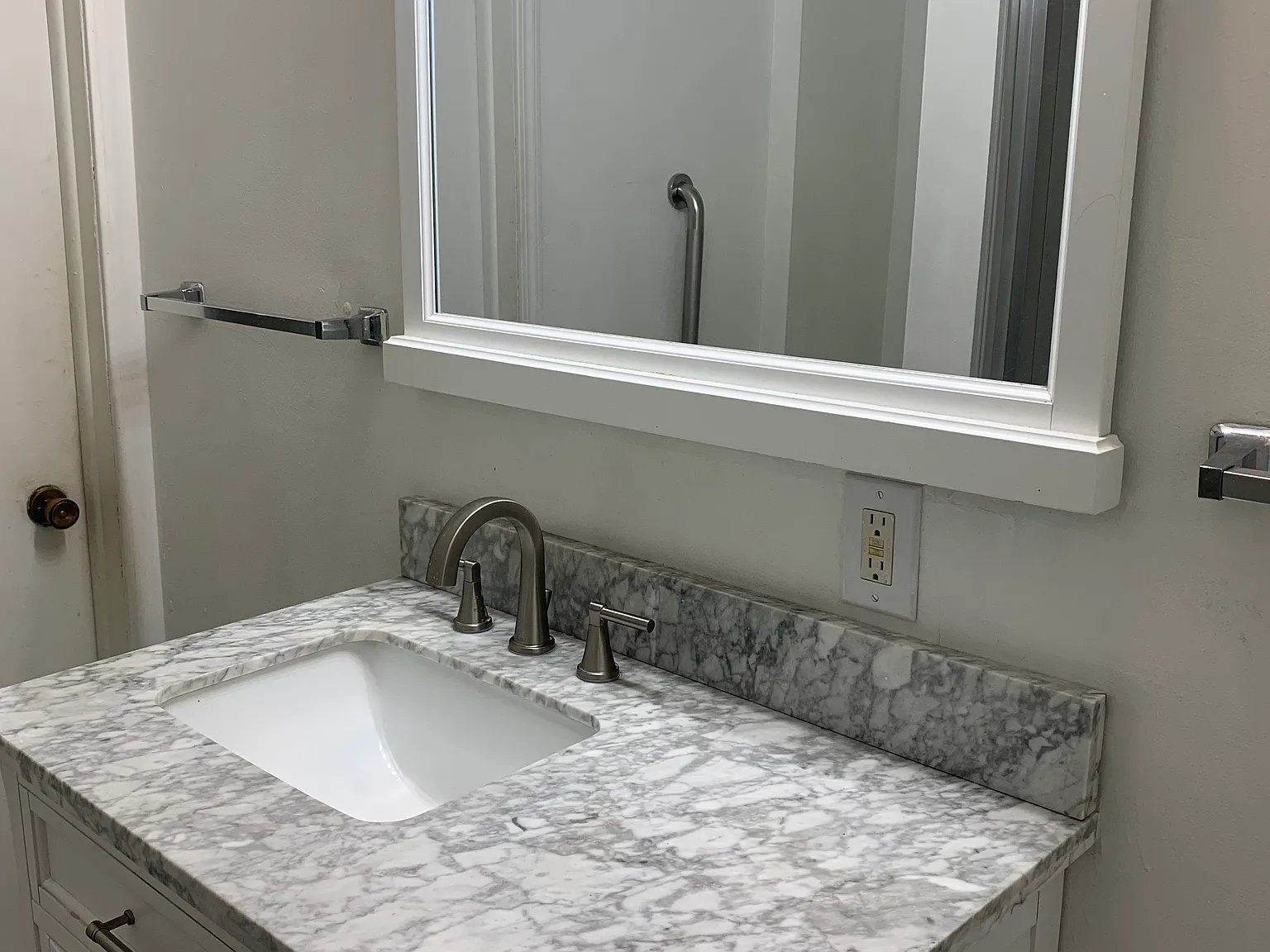 2 bed, 876 sqft, $2,000 — Photo 4