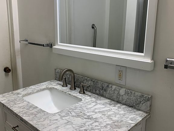 4th image of 700 26th St