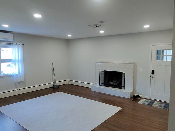 1st Floor Family room