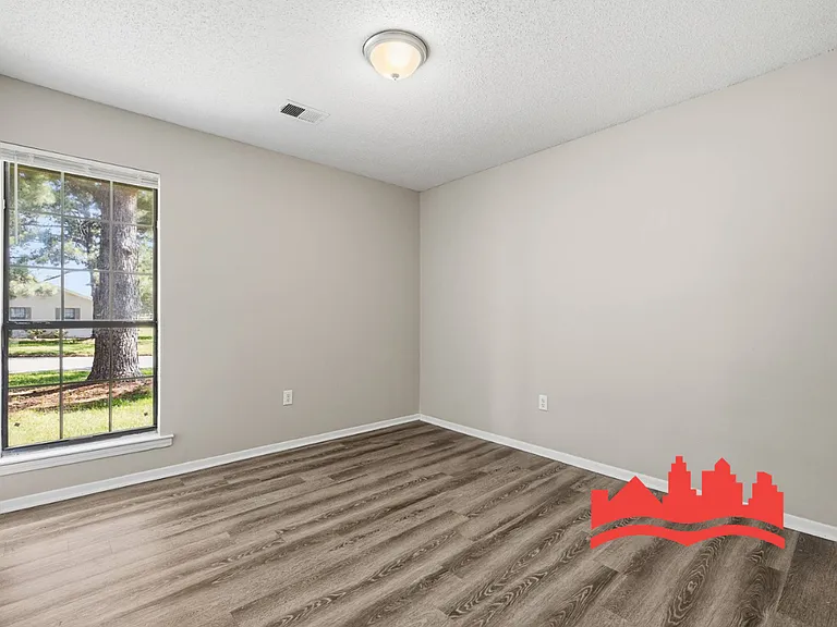 10372 Lafayette Dr — Photo 23
