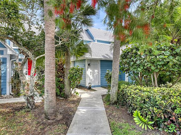 2nd image of 119 Ocean Dunes Cir