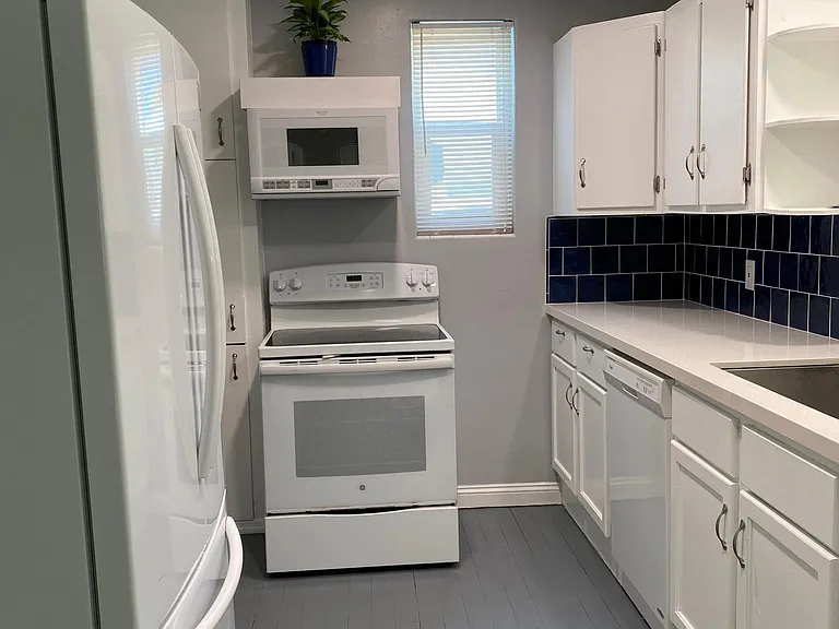 235 Williams Ave — Photo 11