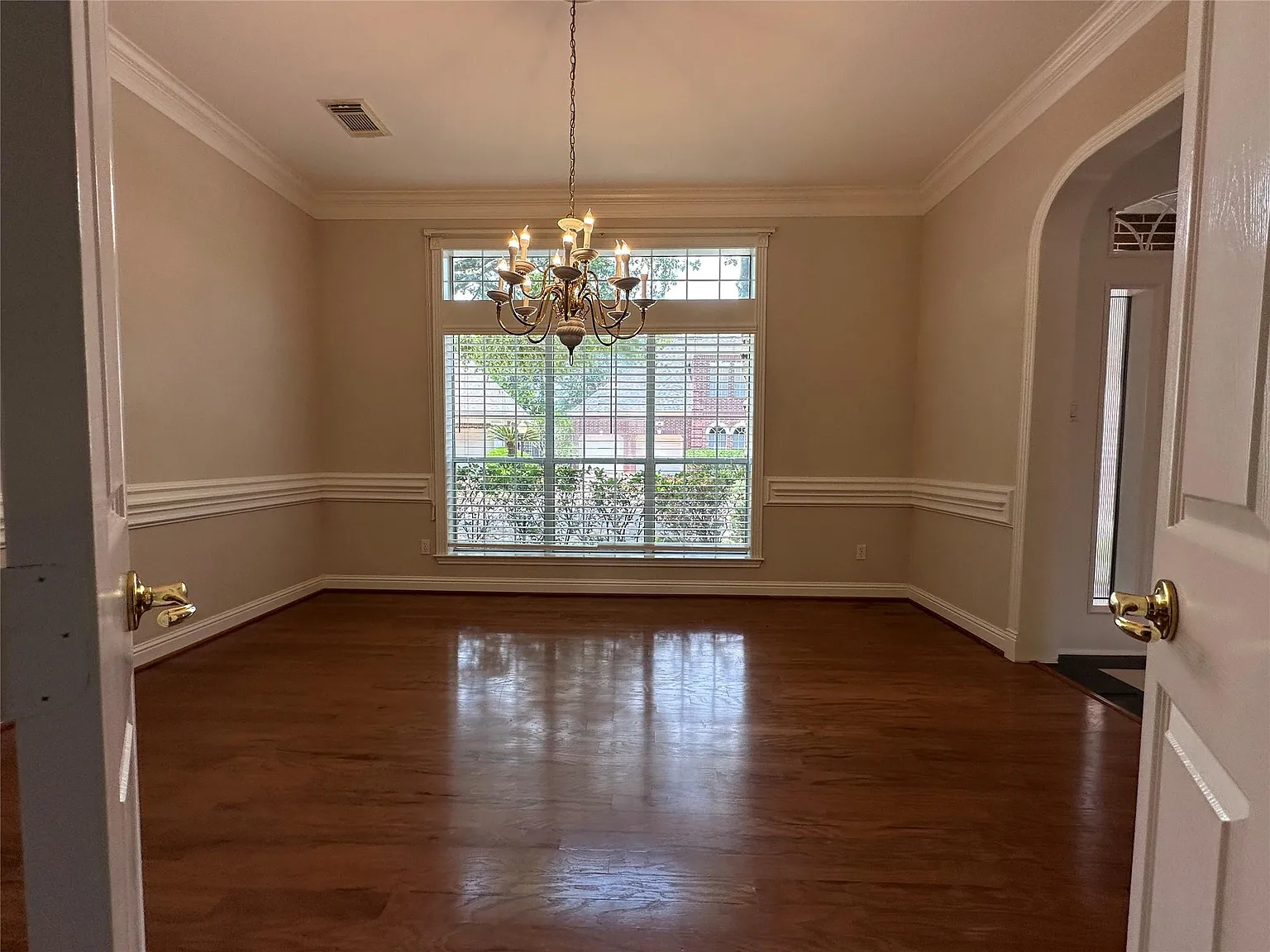 3 bed, 3.5 bath, 3631 sqft, $3,250 — Photo 4