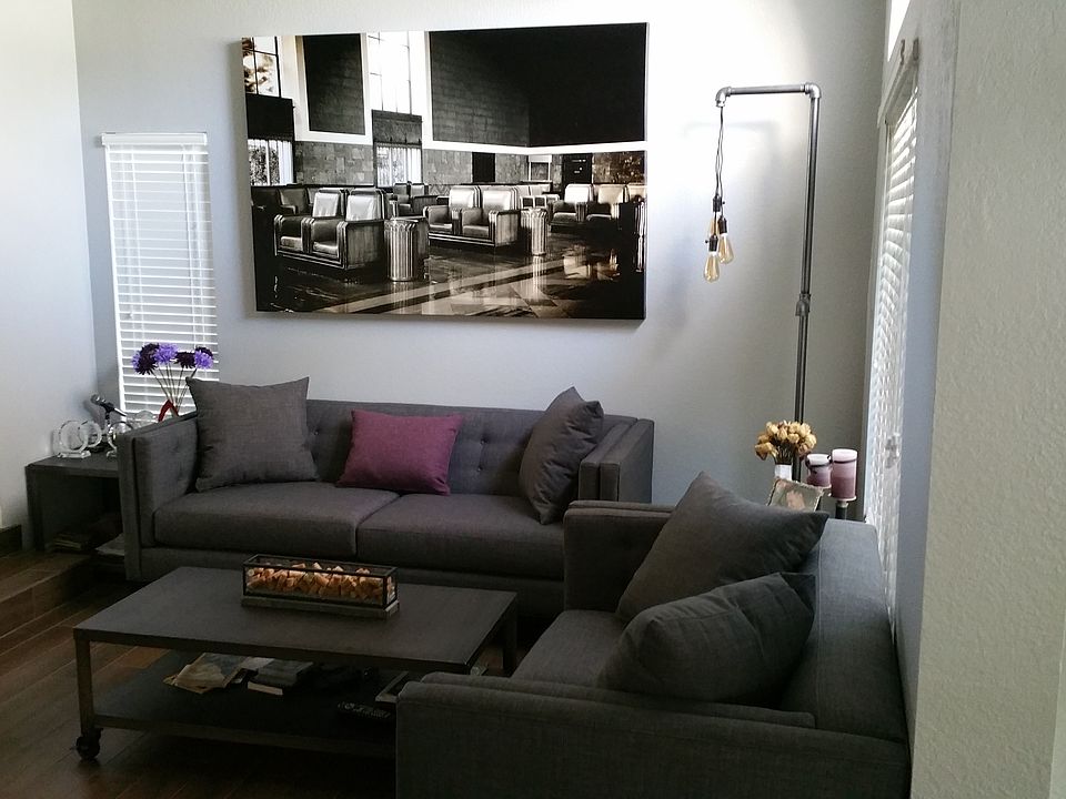 2nd image of 3202 Oakridge Dr