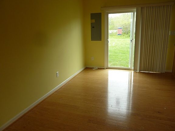 4th image of 653 Wye Oak Dr