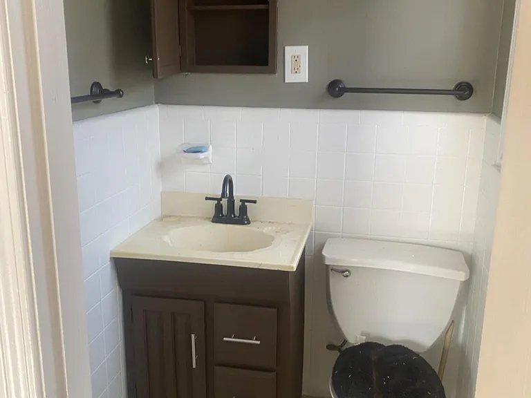 3064 Cromwell Ave — Photo 11